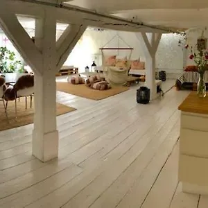 a-charming-and-beautiful-oasis-in-the-heart-of-copenhagen.copenhagenhotelselect.com/